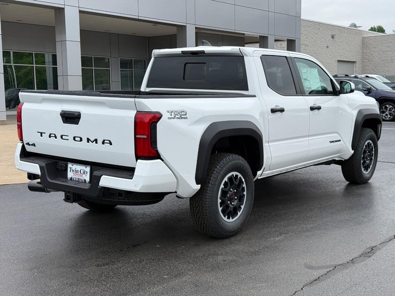Toyota Tacoma 4WD Vehicle Image 3