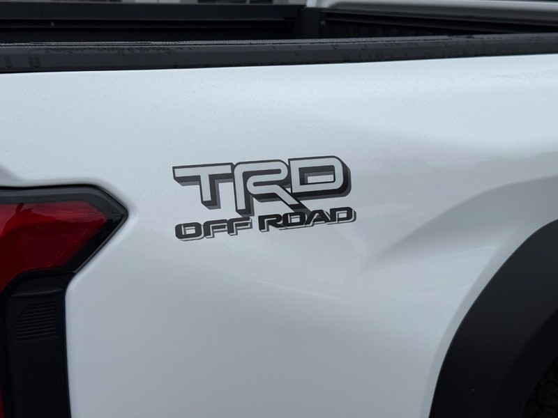 Toyota Tacoma 4WD Vehicle Image 4