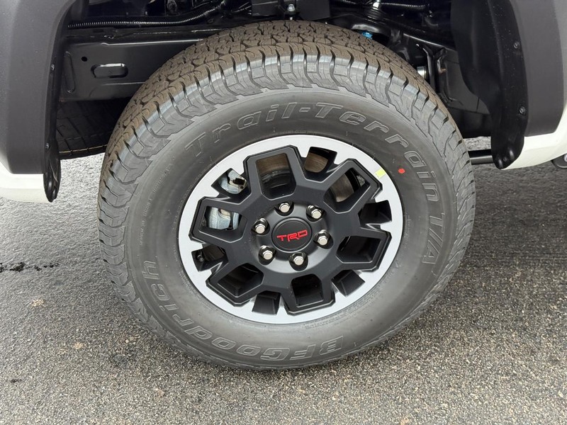 Toyota Tacoma 4WD Vehicle Image 5
