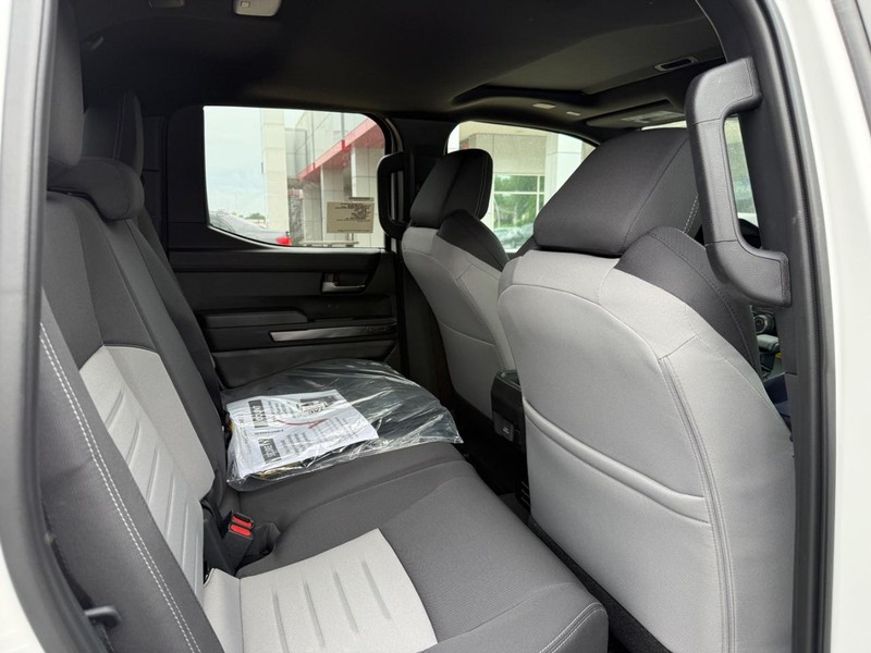 Toyota Tacoma 4WD Vehicle Image 6