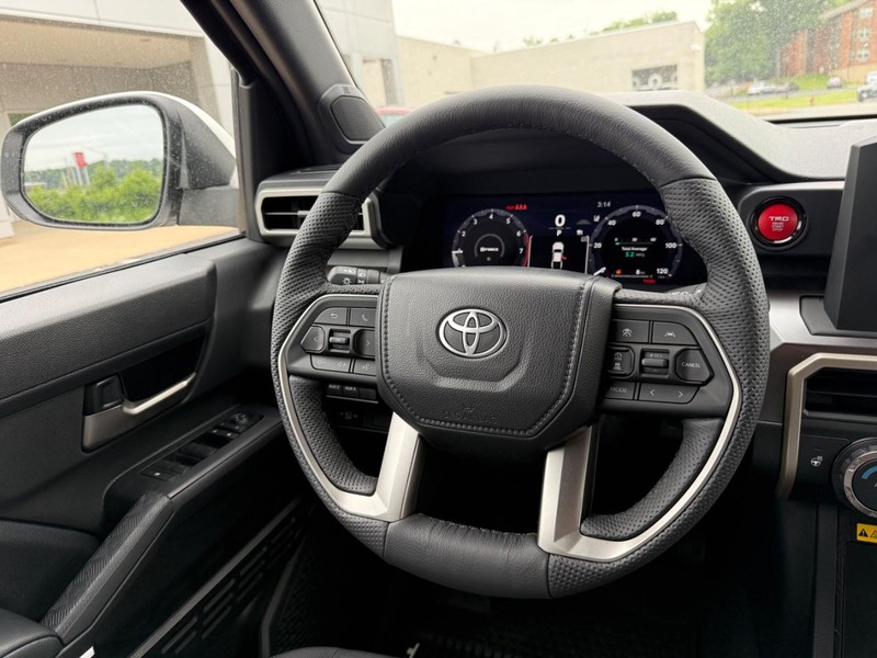 Toyota Tacoma 4WD Vehicle Image 8