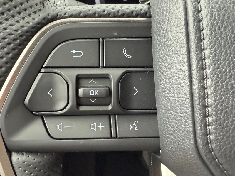 Toyota Tacoma 4WD Vehicle Image 12