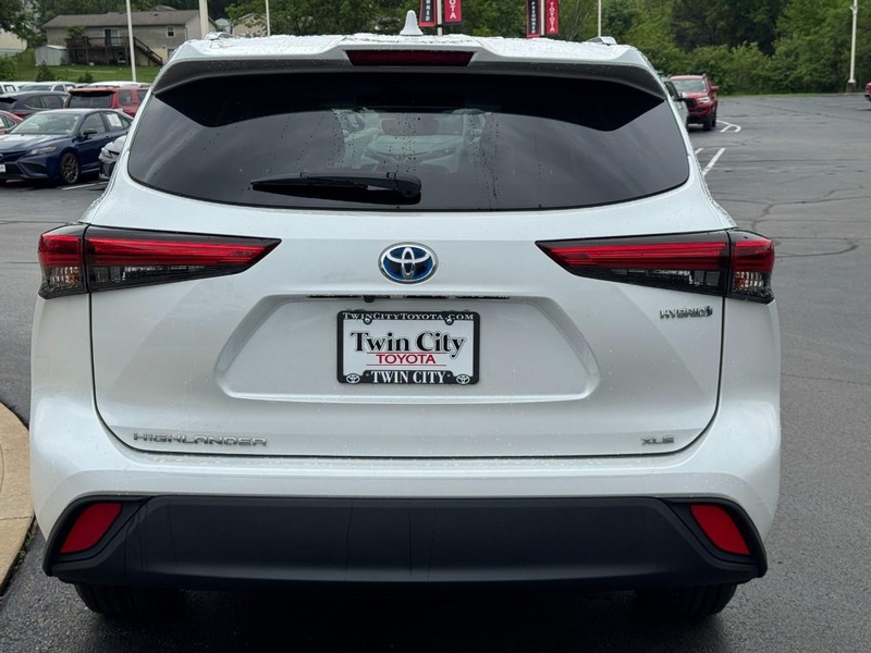 Toyota Highlander Hybrid Vehicle Image 5