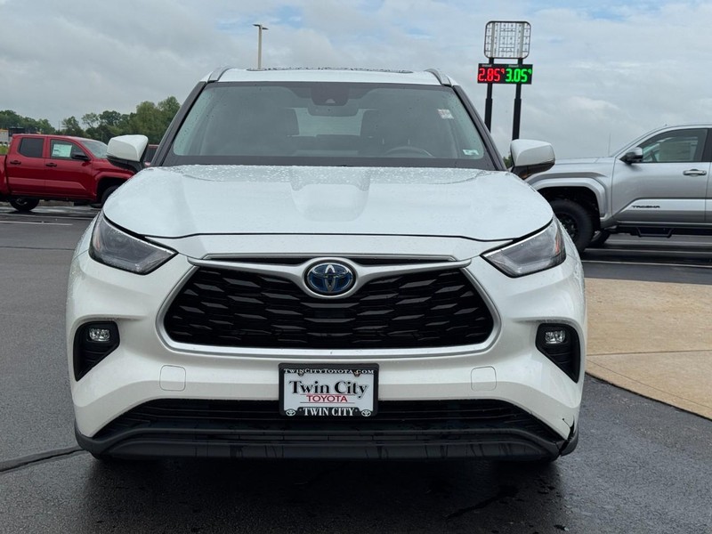 Toyota Highlander Hybrid Vehicle Image 9