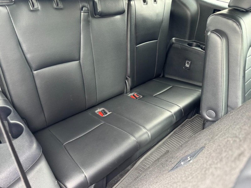 Toyota Highlander Hybrid Vehicle Image 10
