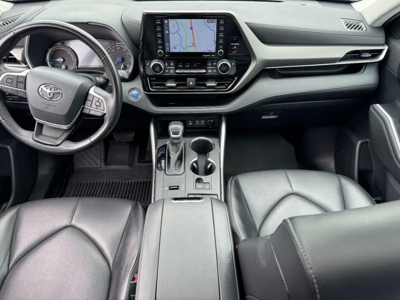 Toyota Highlander Hybrid Vehicle Image 12