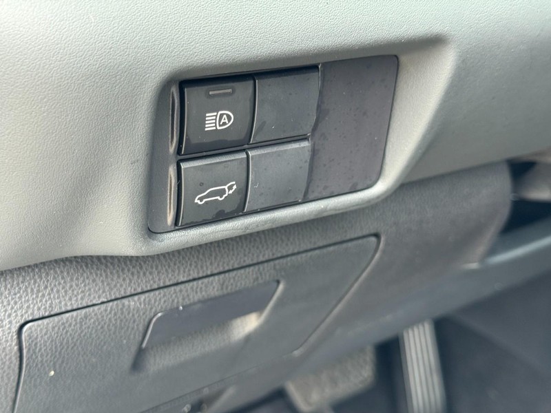 Toyota Highlander Hybrid Vehicle Image 18