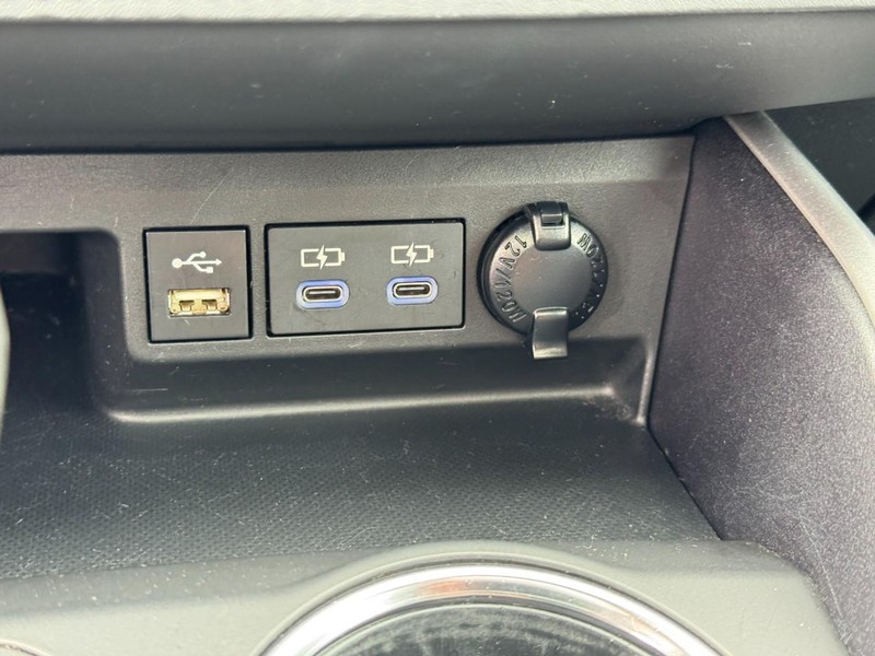 Toyota Highlander Hybrid Vehicle Image 24