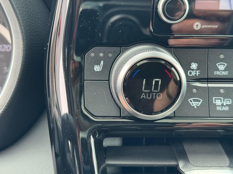 Toyota Highlander Hybrid Vehicle Image 26