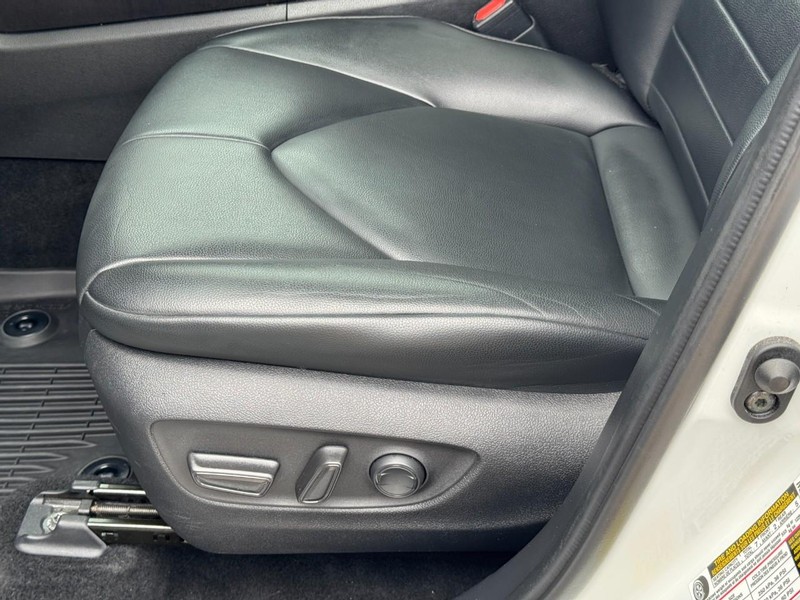 Toyota Highlander Hybrid Vehicle Image 29
