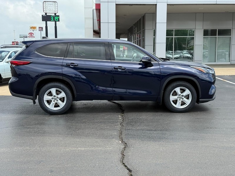 Toyota Highlander Vehicle Image 2
