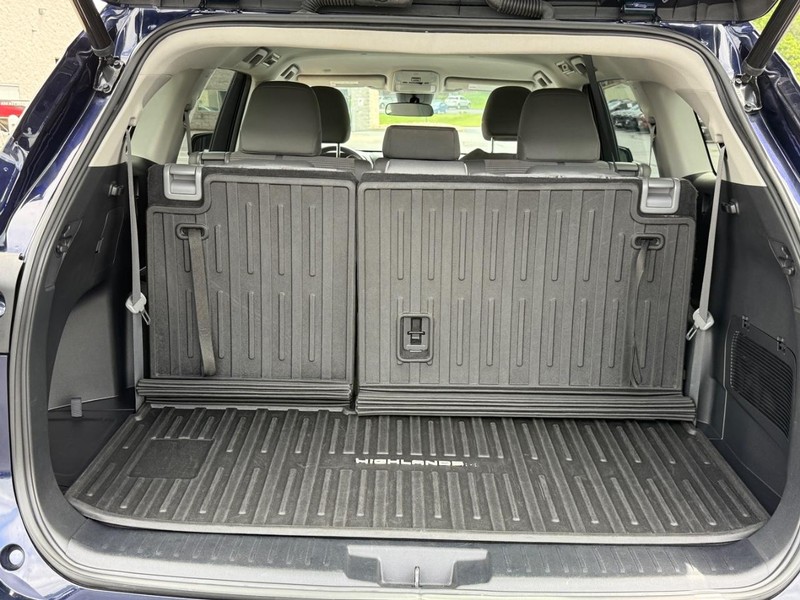 Toyota Highlander Vehicle Image 4