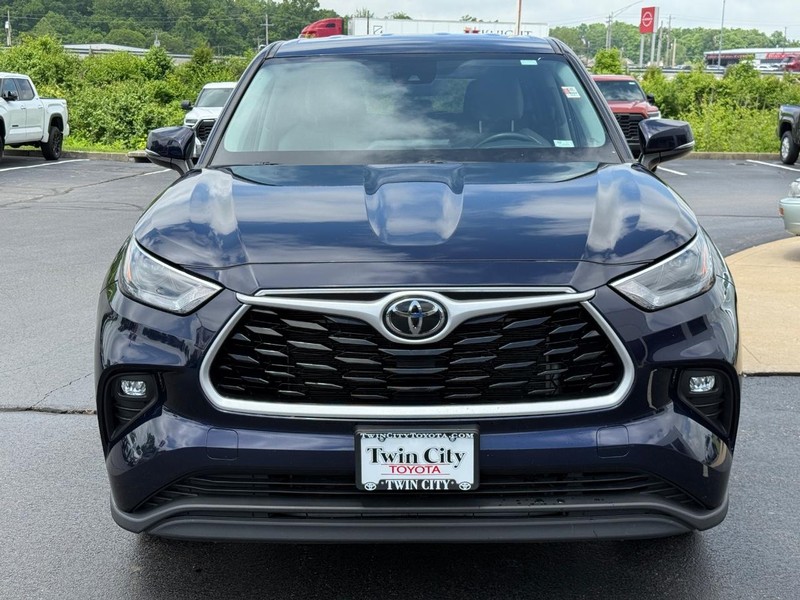 Toyota Highlander Vehicle Image 10