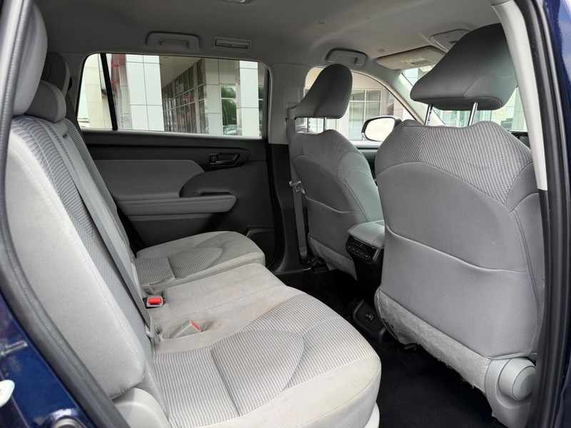 Toyota Highlander Vehicle Image 12