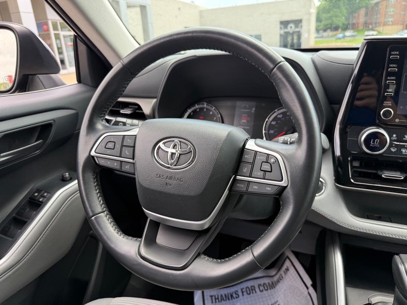 Toyota Highlander Vehicle Image 14