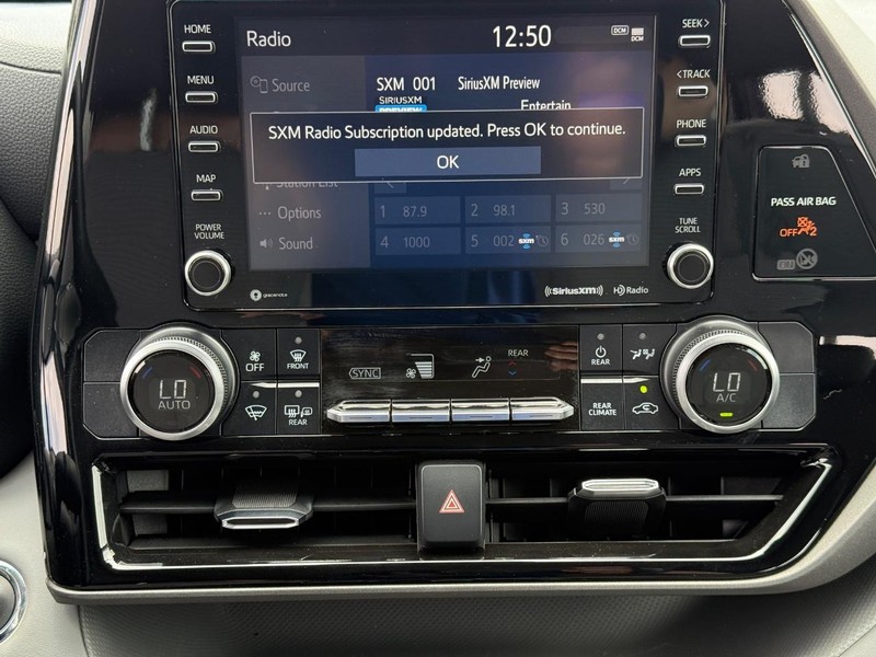 Toyota Highlander Vehicle Image 15