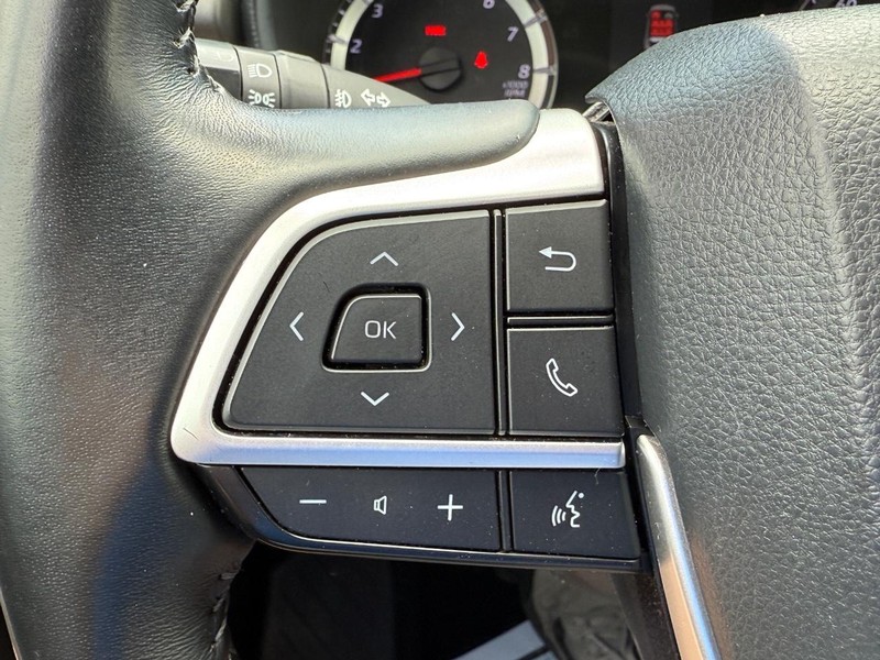 Toyota Highlander Vehicle Image 18