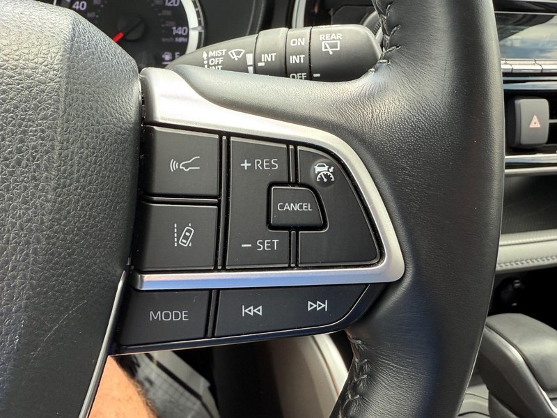 Toyota Highlander Vehicle Image 19