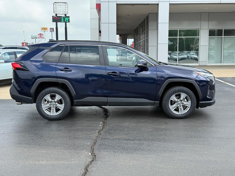 Toyota RAV4 Vehicle Image 2