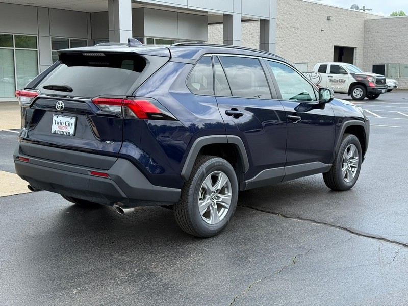 Toyota RAV4 Vehicle Image 3