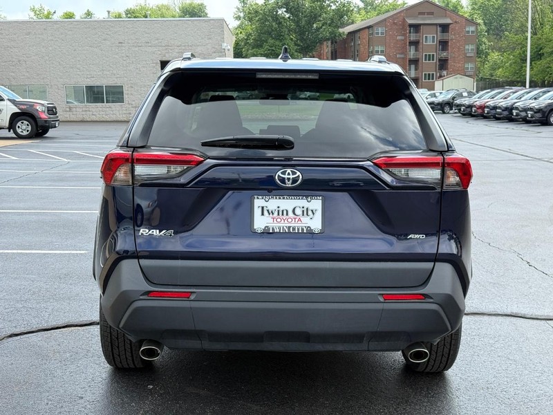 Toyota RAV4 Vehicle Image 5