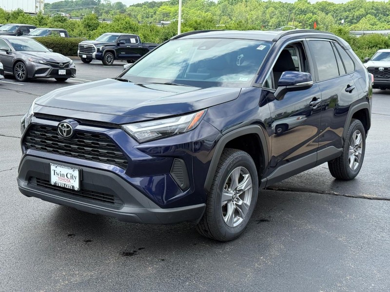 Toyota RAV4 Vehicle Image 8