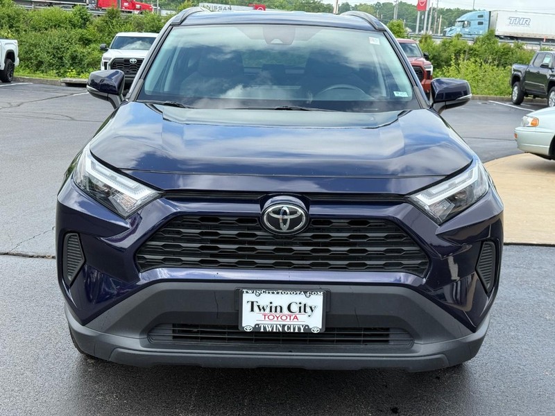 Toyota RAV4 Vehicle Image 9