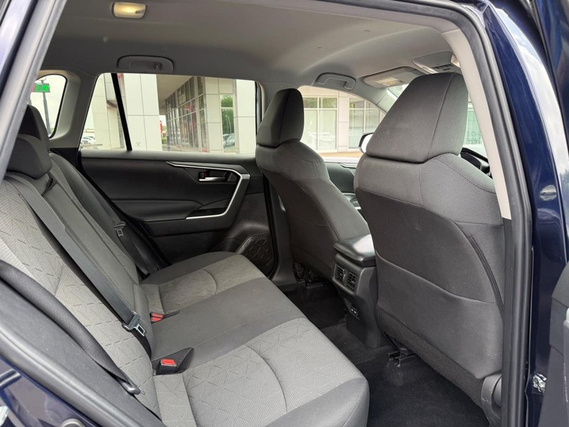 Toyota RAV4 Vehicle Image 10