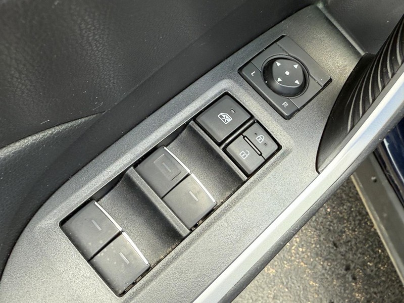 Toyota RAV4 Vehicle Image 14