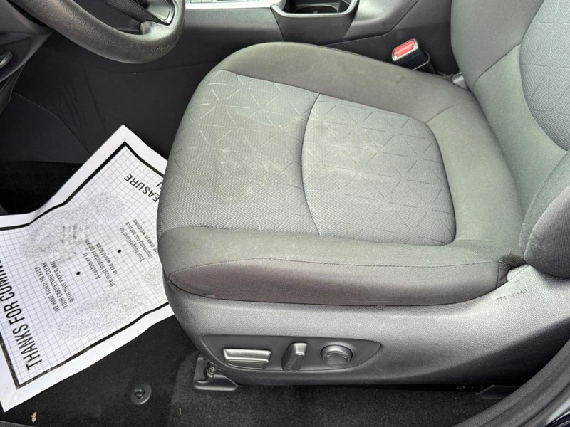 Toyota RAV4 Vehicle Image 15