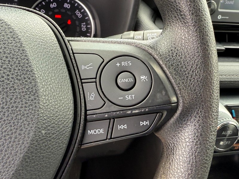 Toyota RAV4 Vehicle Image 17