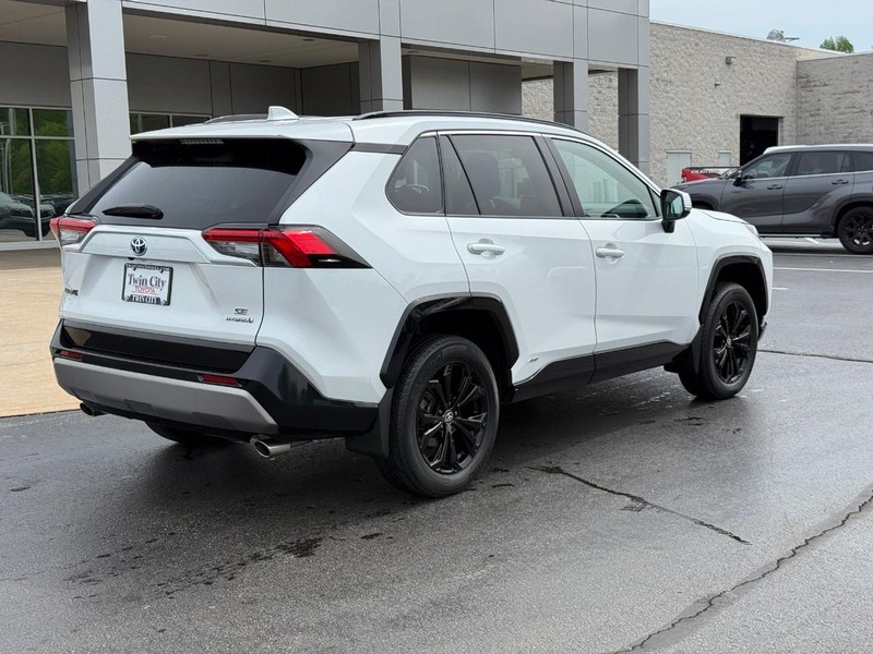 Toyota RAV4 Hybrid Vehicle Image 3
