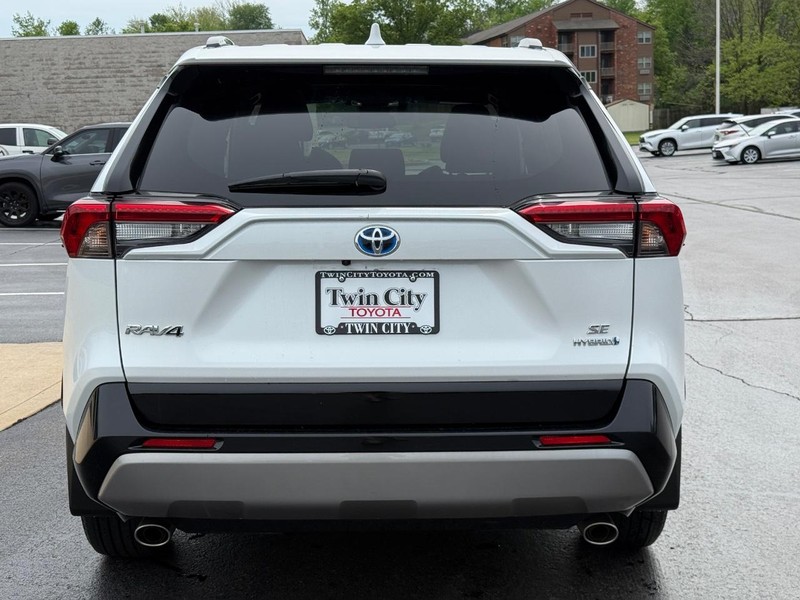 Toyota RAV4 Hybrid Vehicle Image 5