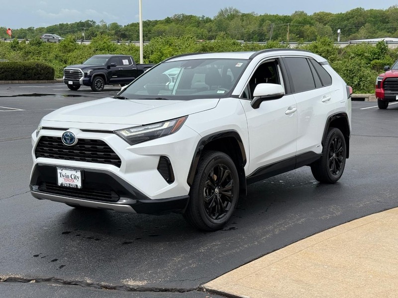 Toyota RAV4 Hybrid Vehicle Image 9