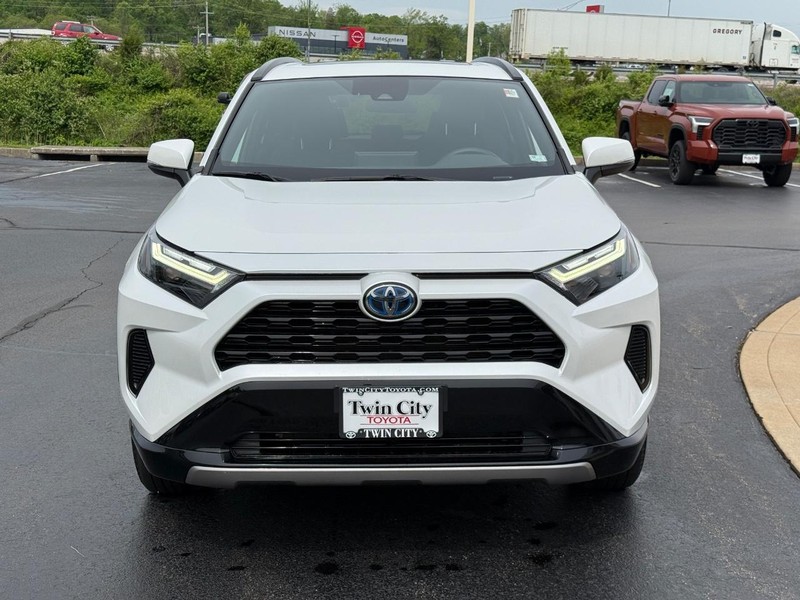 Toyota RAV4 Hybrid Vehicle Image 10