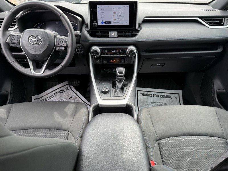 Toyota RAV4 Hybrid Vehicle Image 12