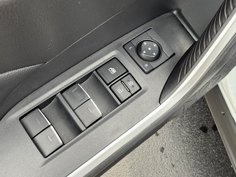 Toyota RAV4 Hybrid Vehicle Image 15