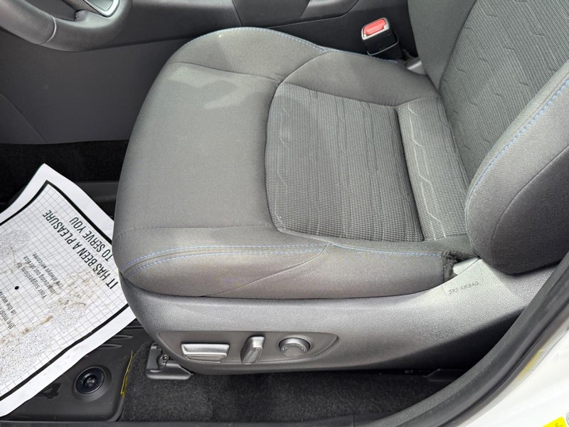 Toyota RAV4 Hybrid Vehicle Image 16