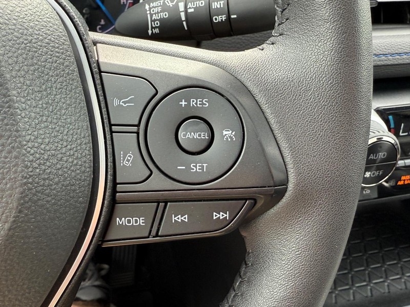 Toyota RAV4 Hybrid Vehicle Image 18