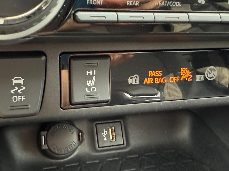 Toyota RAV4 Hybrid Vehicle Image 22