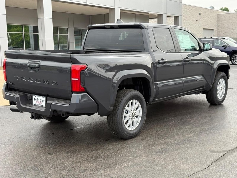 Toyota Tacoma 4WD Vehicle Image 3
