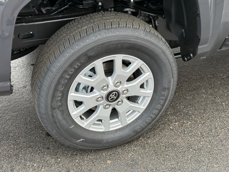 Toyota Tacoma 4WD Vehicle Image 4
