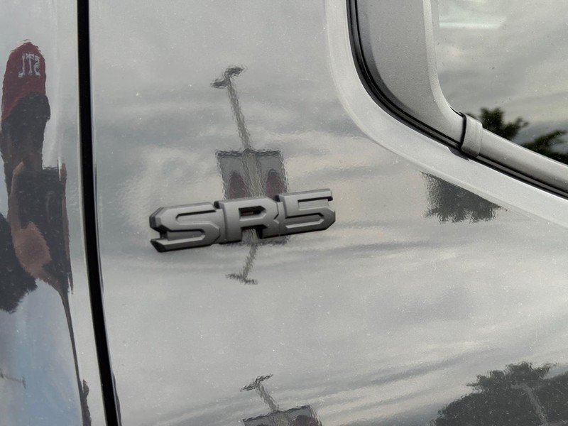 Toyota Tacoma 4WD Vehicle Image 5