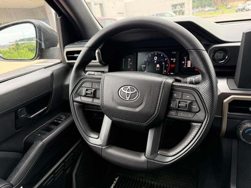 Toyota Tacoma 4WD Vehicle Image 8