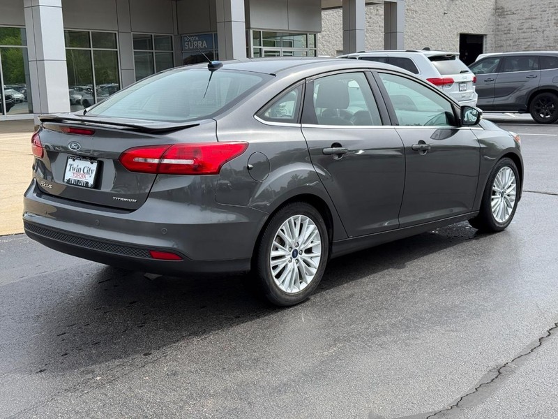 Ford Focus Vehicle Image 3