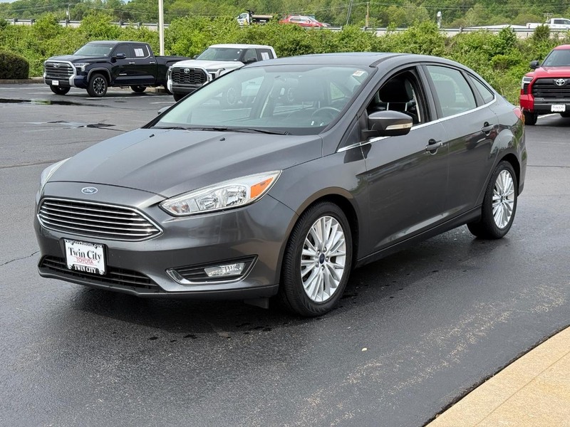 Ford Focus Vehicle Image 9