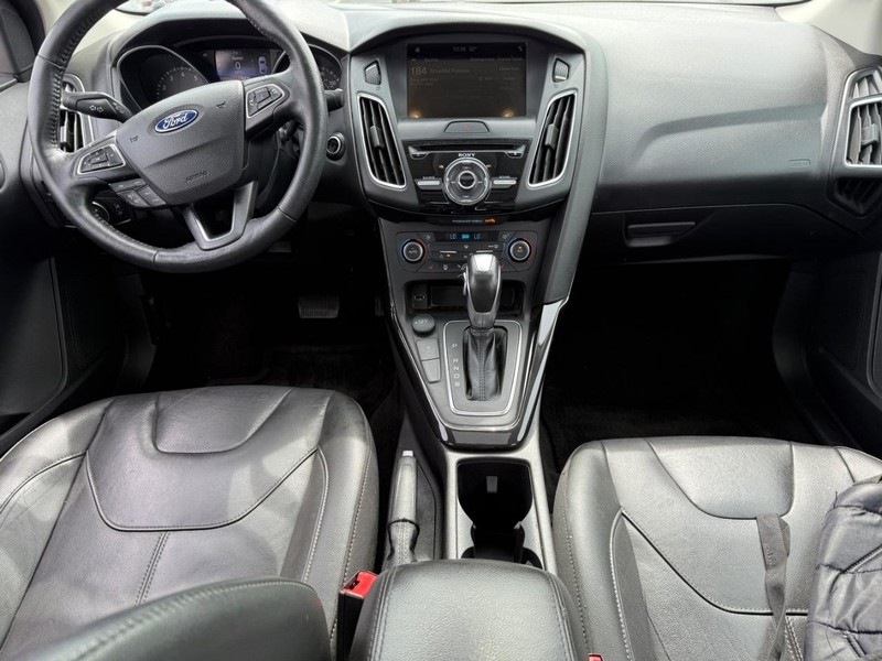 Ford Focus Vehicle Image 12