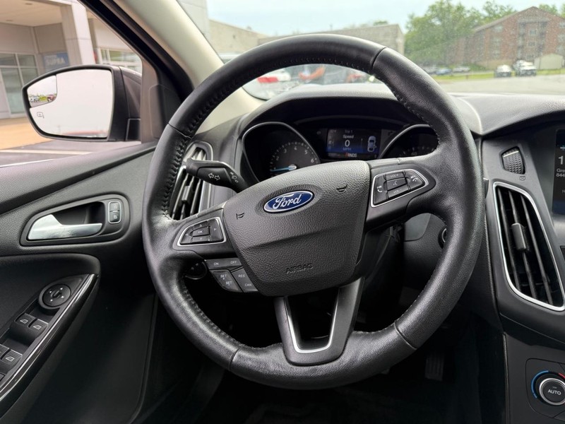 Ford Focus Vehicle Image 13