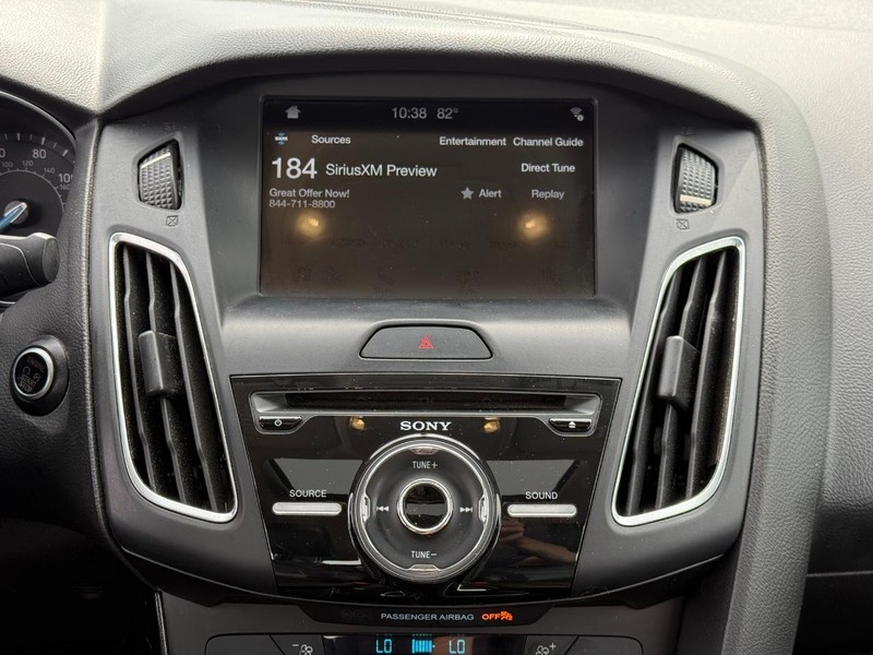 Ford Focus Vehicle Image 14