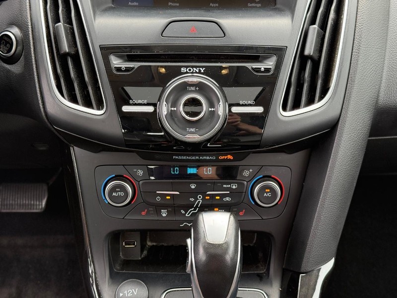 Ford Focus Vehicle Image 15